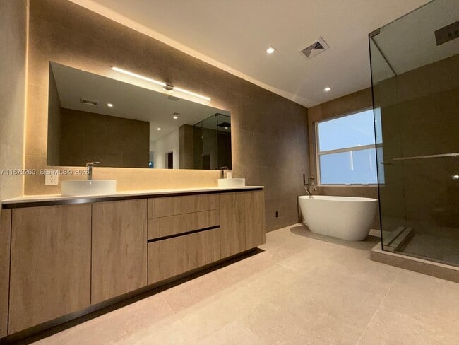 Building Photo - 5371 SW 32nd St