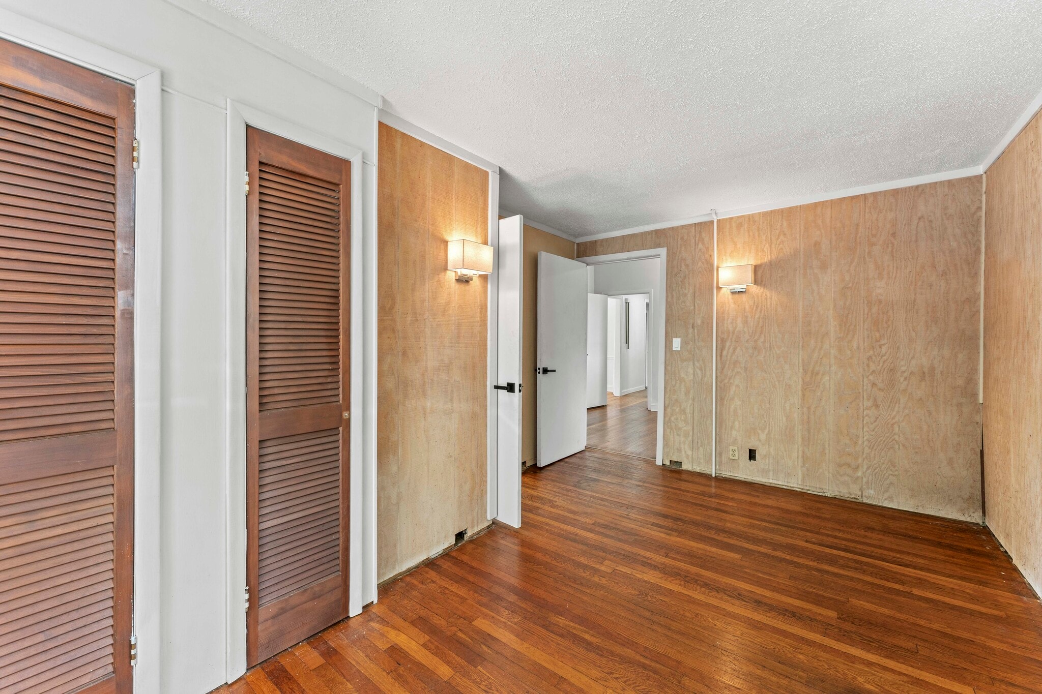 Building Photo - 210 Raymond Rd