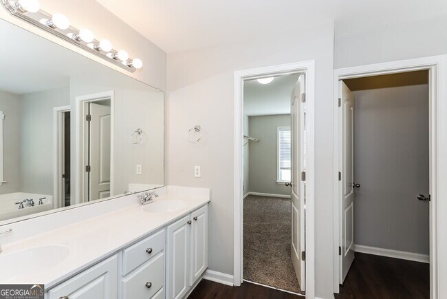 Building Photo - 2420 McIntosh Dr