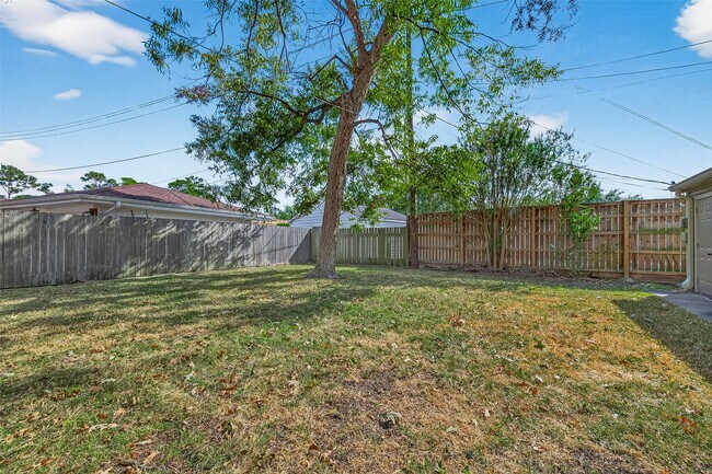 Building Photo - 7223 Alderney Dr