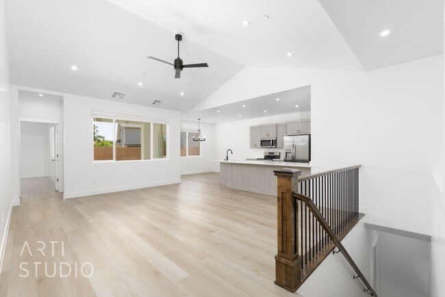 Building Photo - Brand New 3 Bed / 2 Bath Duplex – Modern L...