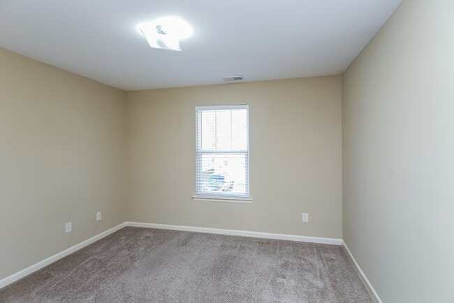 Building Photo - 66 Crescent Woode Way