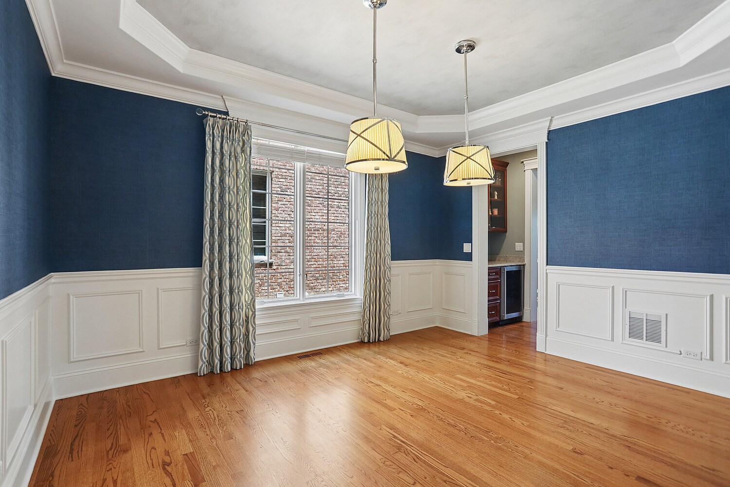 Building Photo - 737 S Swain Ave