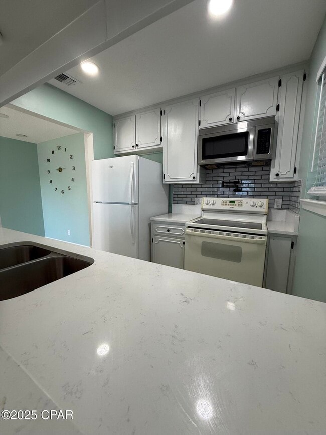 Building Photo - 7300 Sunset Ave