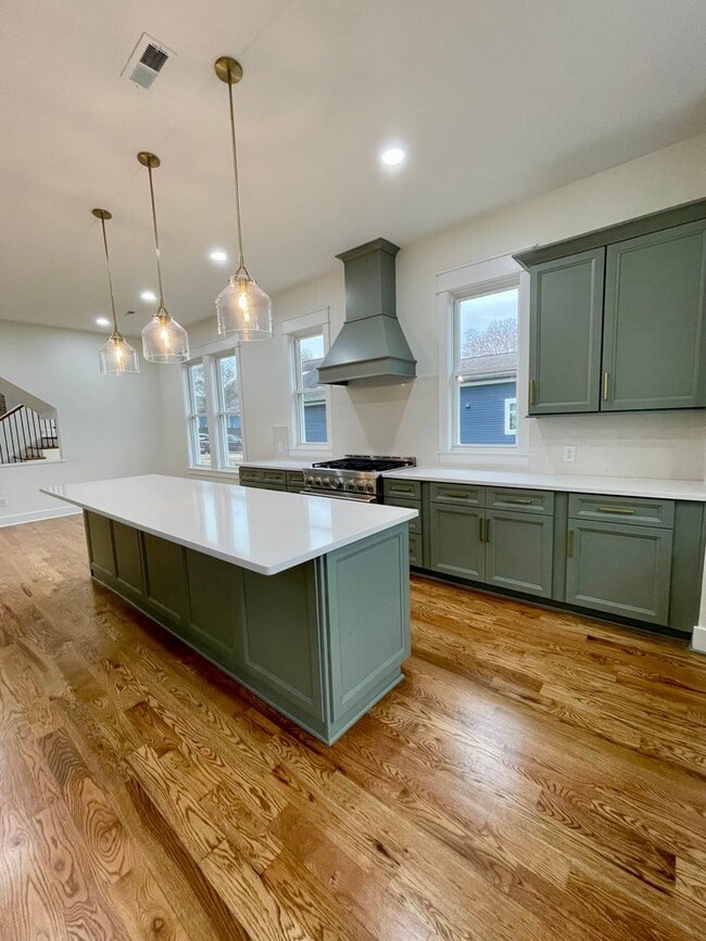 Building Photo - 323 50th Ave N