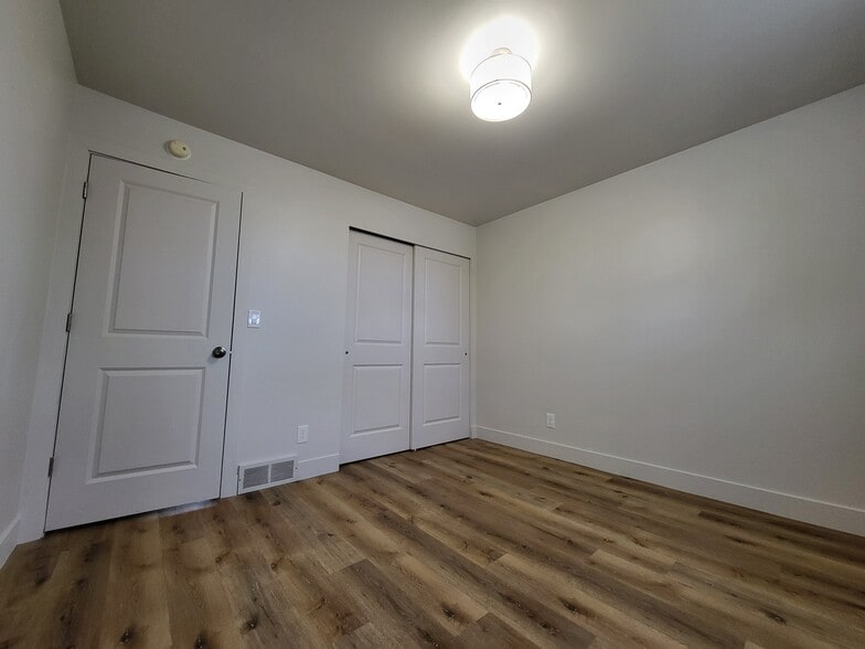 upstairs bedroom facing the frontyard - 3224 S Verdant Cir