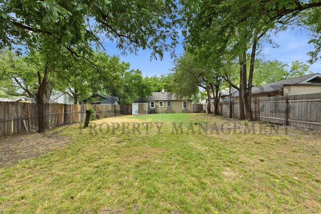 Building Photo - 1434 S Laura Ave