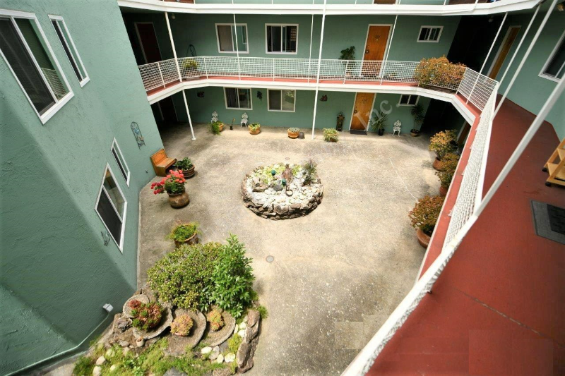 Building Photo - 301 Lenox Ave