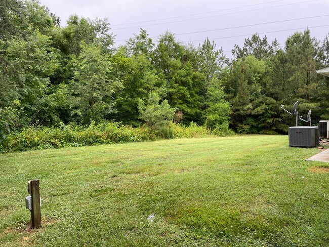 Building Photo - Two Bedroom Townhouse with Bonus Room in Sherrills Ford!