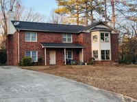 Building Photo - Three Bedroom Townhome Unit