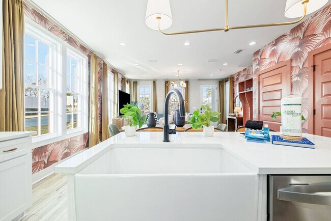 Building Photo - 19901 Charlie Claude Dr