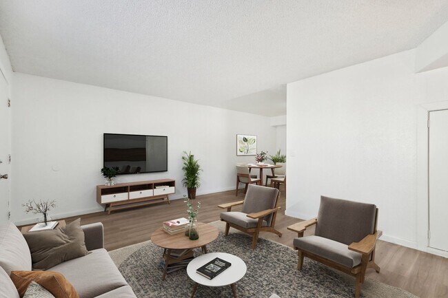 Interior Photo - Two | Five Greenway Apartments