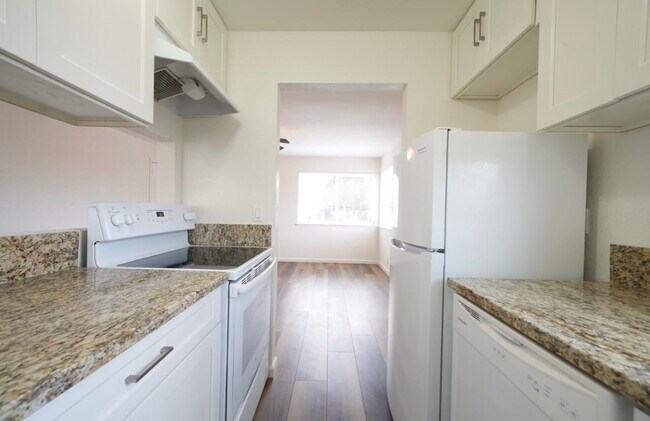 Building Photo - 100 Carolina St