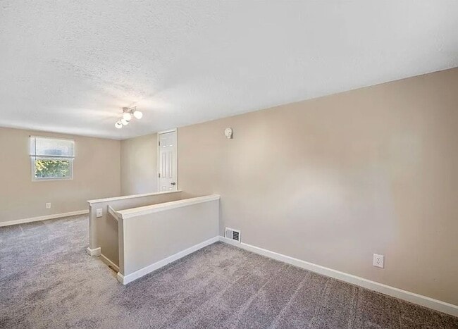 Building Photo - Charming Cape Cod - Move In Ready