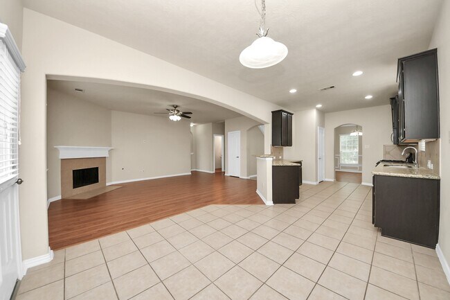 Building Photo - 24503 Hikers Bend Dr