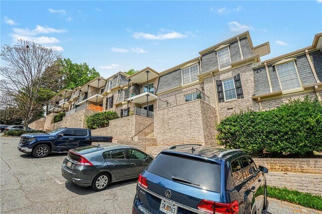 Building Photo - 2805 NE Expy NE