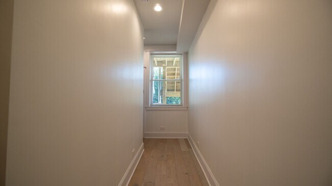 Building Photo - Newly Rehabbed 3-bedroom, 2-bath Gem with In-Unit Washer/Dryer! Discover Uptown Living.