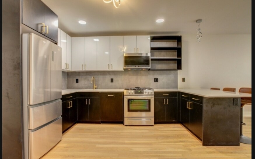 Building Photo - 623 38th St