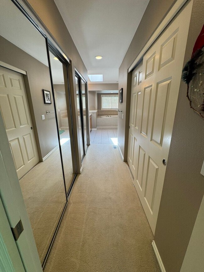 Building Photo - 4bd/2.5ba Sammamish Home