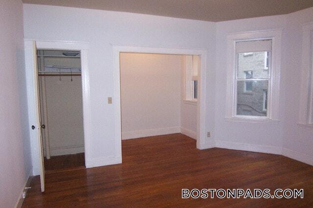 Building Photo - 137 Park Dr