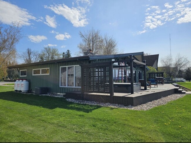 Building Photo - Offered for Rent – Available April 1, 2026 St. Lawrence Seaway Luxury Waterfront Home – Cape Vinc...