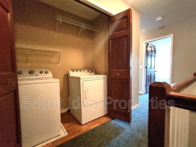 Building Photo - 5948 Oakgreen Ave N