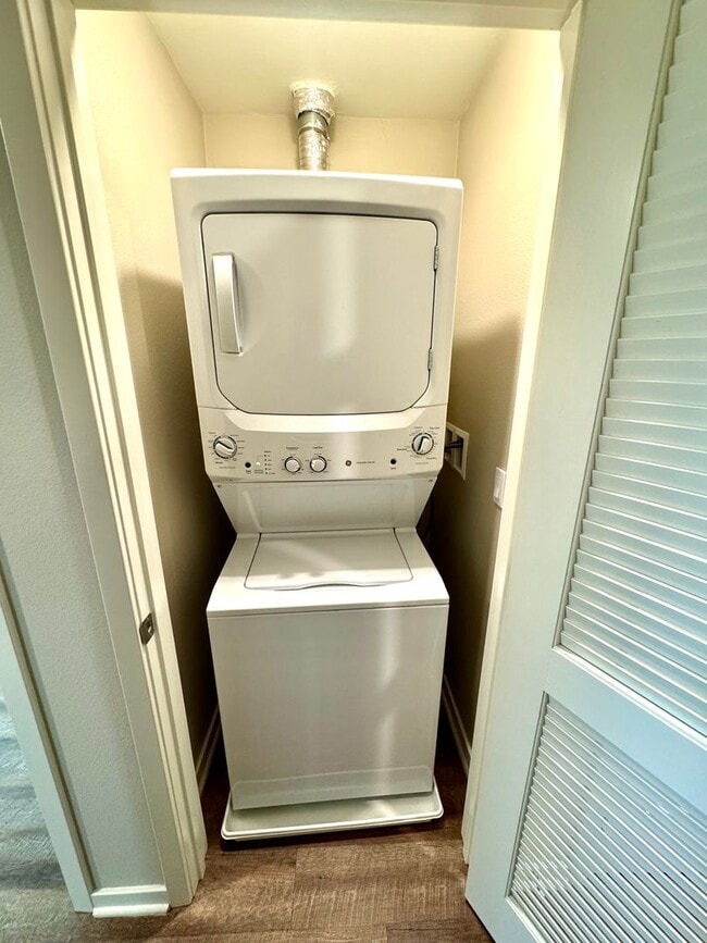 Building Photo - Contemporary 2 Bedroom 2 bath condo in the...