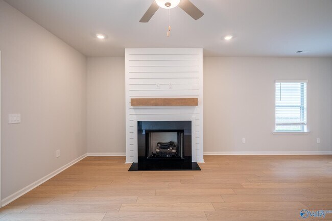 Building Photo - 14653 Mountain Strm Dr