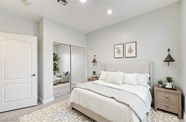 Building Photo - 1900 N Torrey Pines Dr