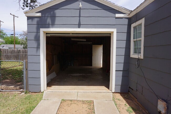Building Photo - 2808 37th St