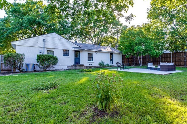 Building Photo - 540 Aqua Dr