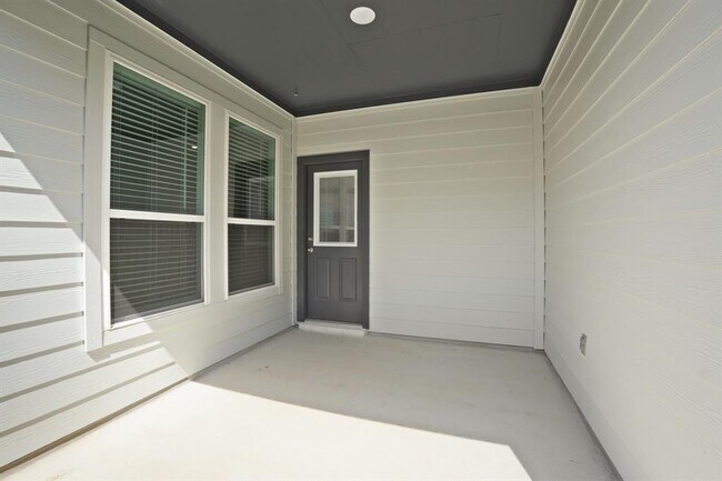 Building Photo - 242 Schrader Dr
