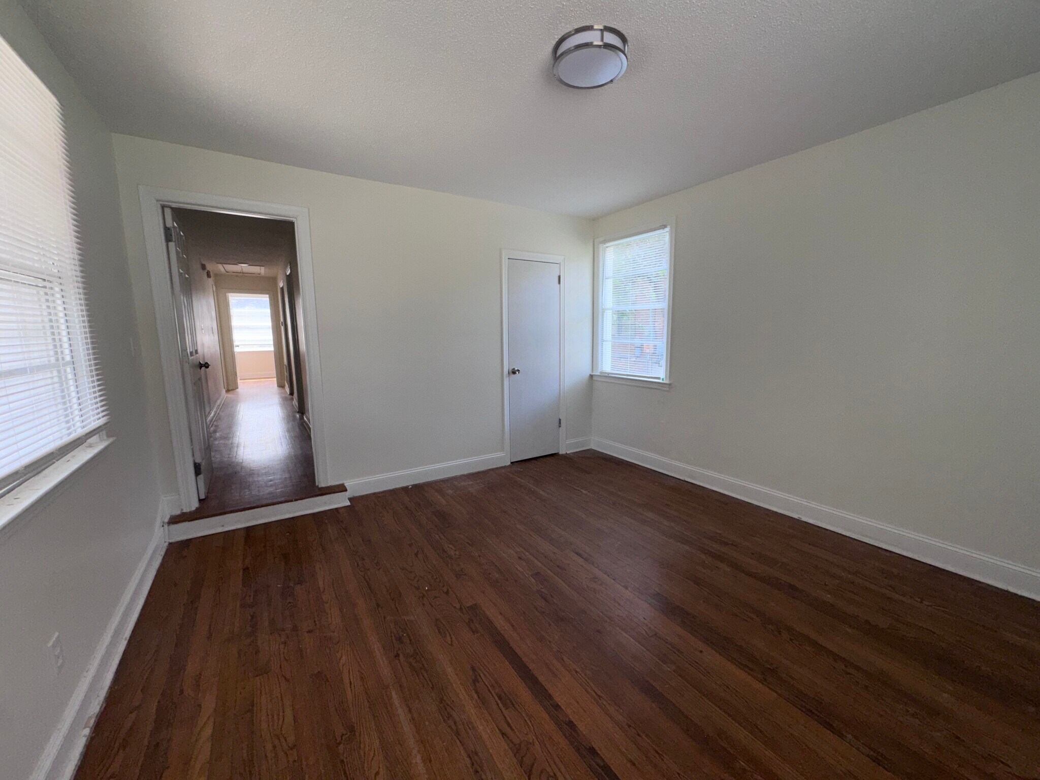 Building Photo - 2304 W 58th St