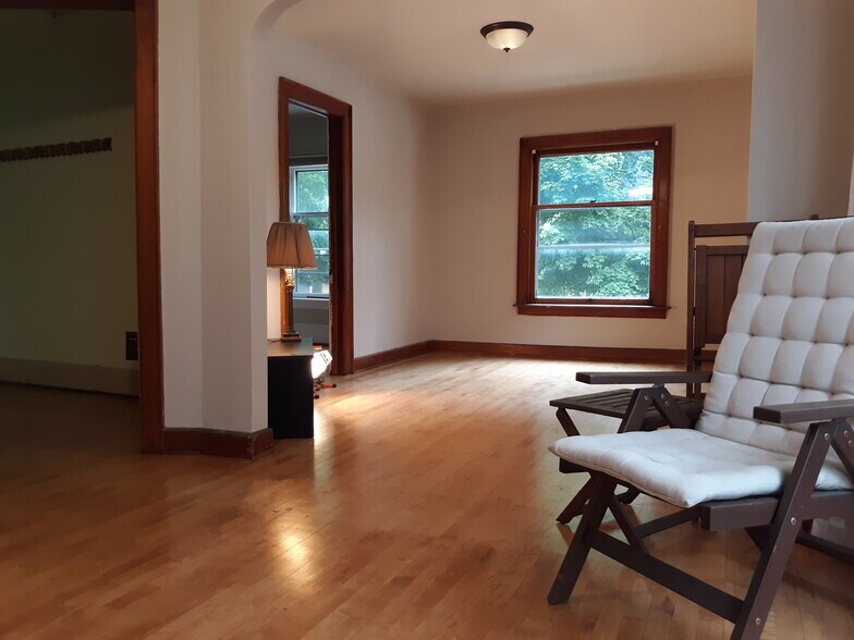 Building Photo - 1129 Idaho E St