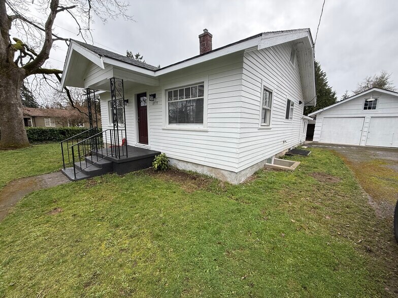 Building Photo - 8323 SE 62nd Ave