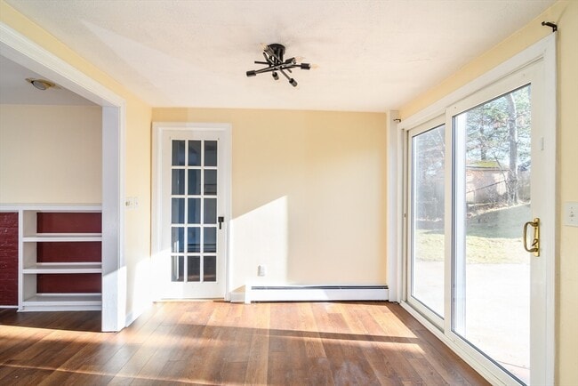 Building Photo - 10 Spring Valley Rd