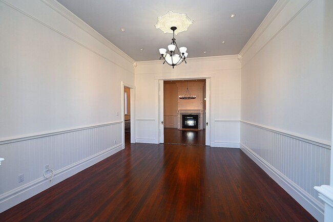 Building Photo - January Special!  Elegant 4 br/2 ba Victor...