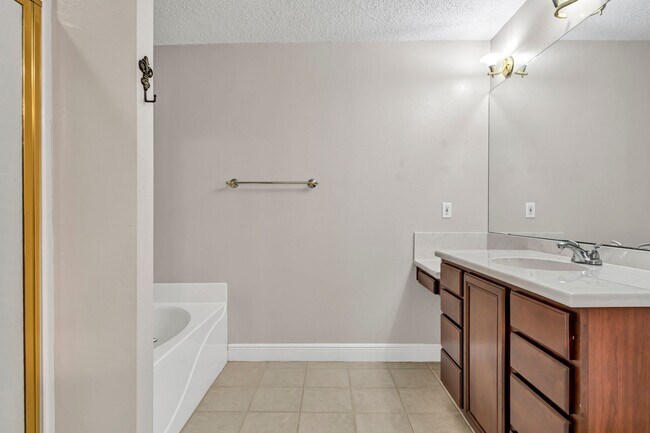 Building Photo - Community Pool & Deeded Access to Santa Ro...