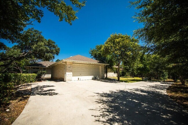 Building Photo - 5640 Oak Blvd