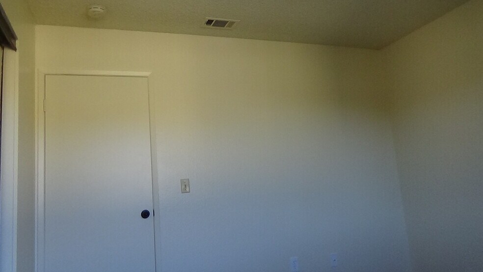 Bed 1 - 725 Summerwood Ln