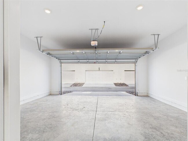 Building Photo - 5611 SW 72nd Ct