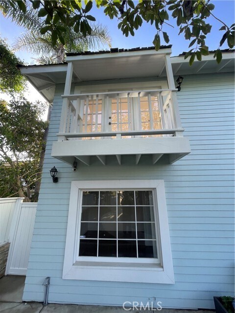 Building Photo - 952 2nd St.