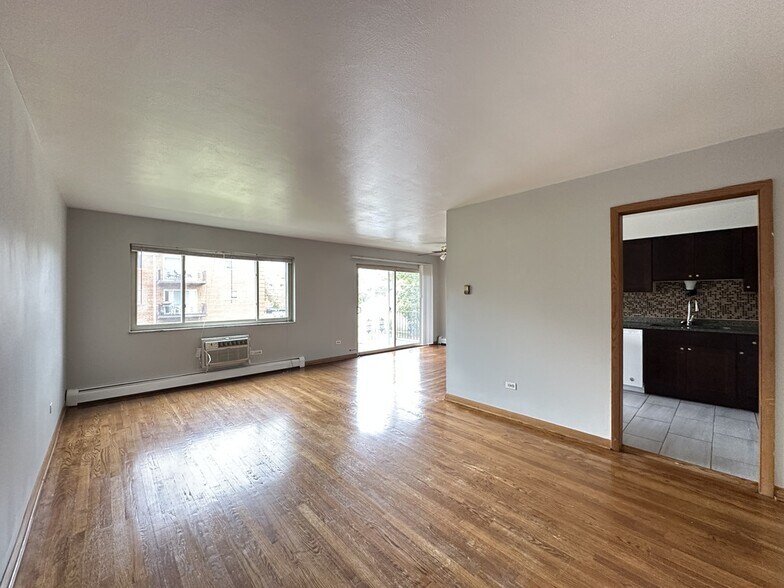 Building Photo - 1639 Oakwood Ave