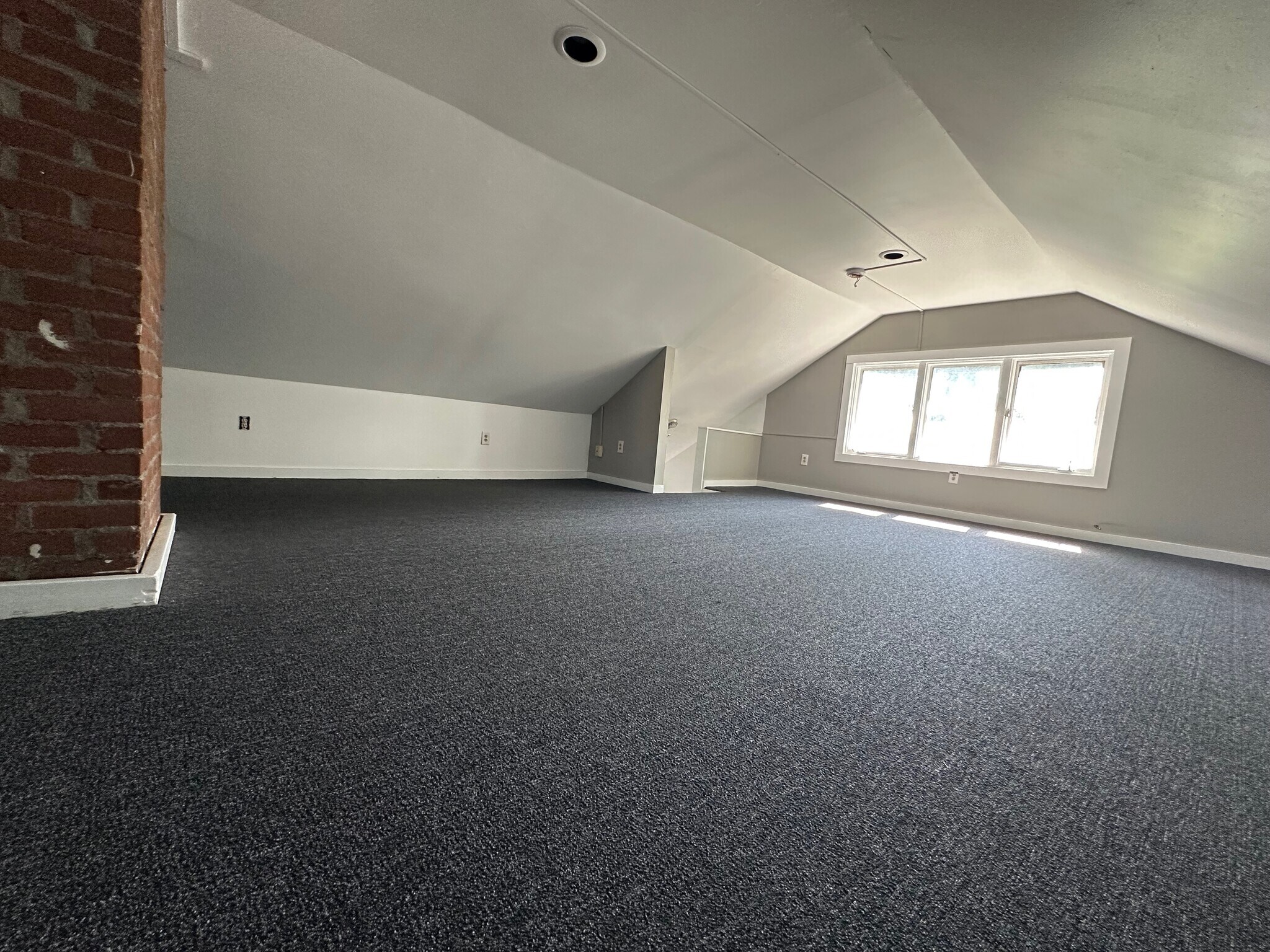 Building Photo - 287 S Winooski Ave