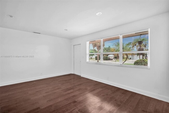 Building Photo - 2112 N 32nd Ct