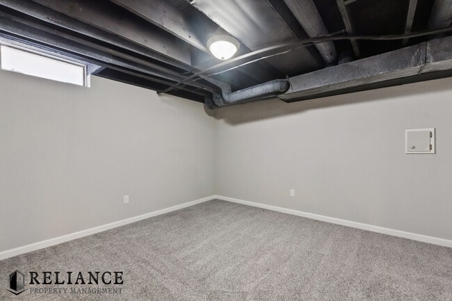 Building Photo - 8712 Lakeland Cir