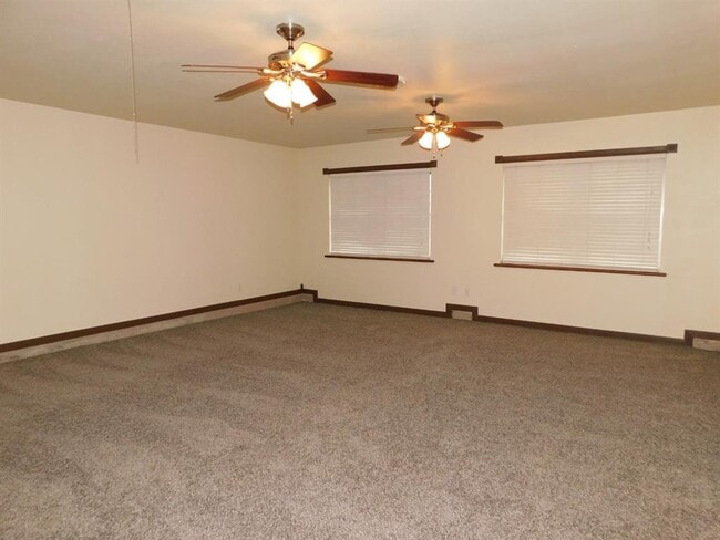Building Photo - 4813 Woodview Dr