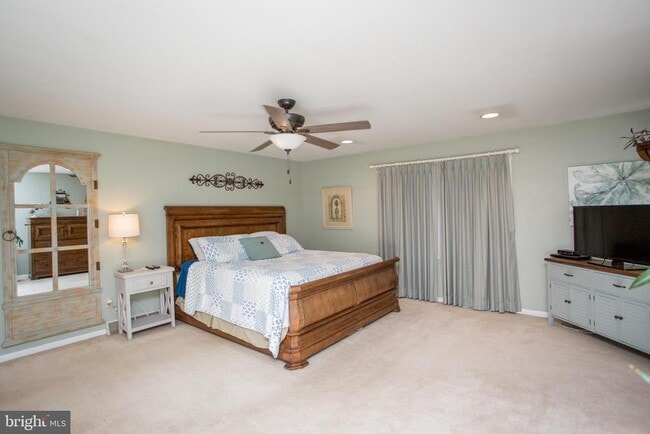 Building Photo - 67 Townview Dr