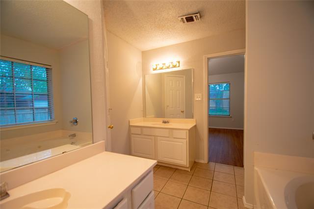 Building Photo - 2404 Whispering Creek Dr
