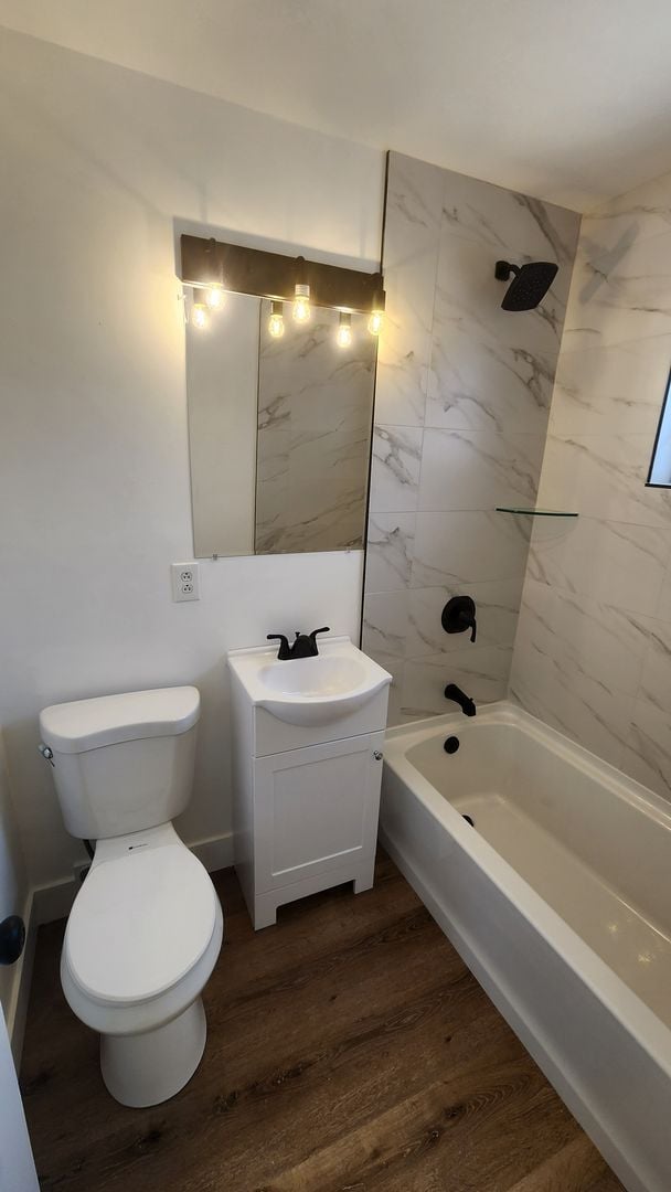 Building Photo - Move-In Ready Reno Gem